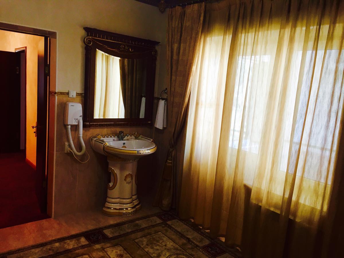 Hotel Ark Ms タラズ エクステリア 写真