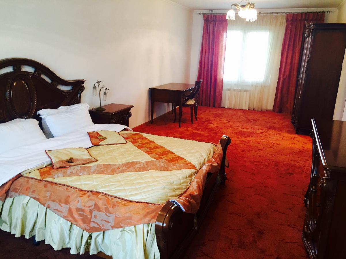 Hotel Ark Ms タラズ エクステリア 写真